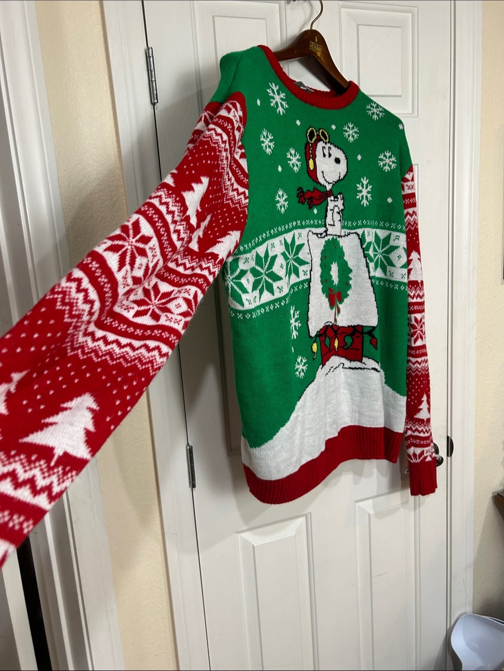 Peanuts Snoopy Snoopy’s Doghouse Ugly Christmas Sweater XXL 2X - Picture 3 of 6